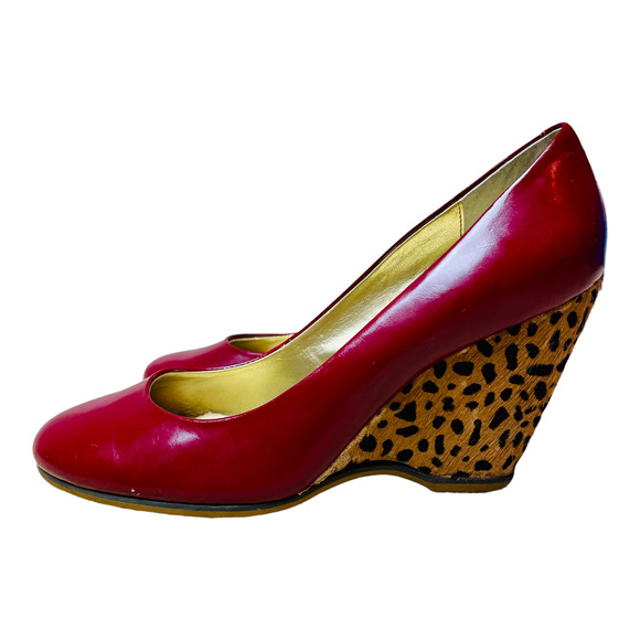 Poetic License Endearing Red Patent Leather Calf Hair Wedge Sz 7.5 - Picture 2 of 10
